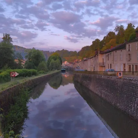 Chez Alain Casa de Férias Fontenoy-le-Château